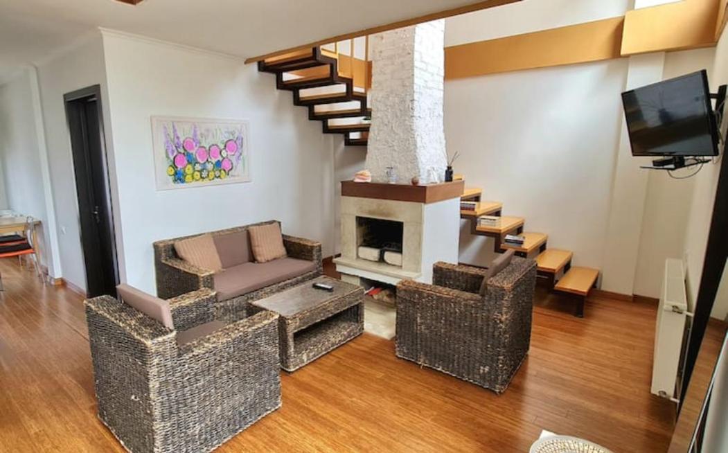 Duplex Apartment In The City Center Тбилиси Екстериор снимка